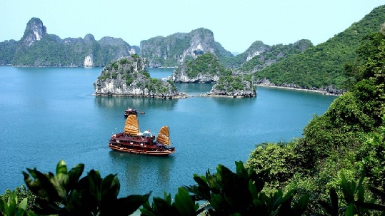 Ha Long Bay: The wonder of nature