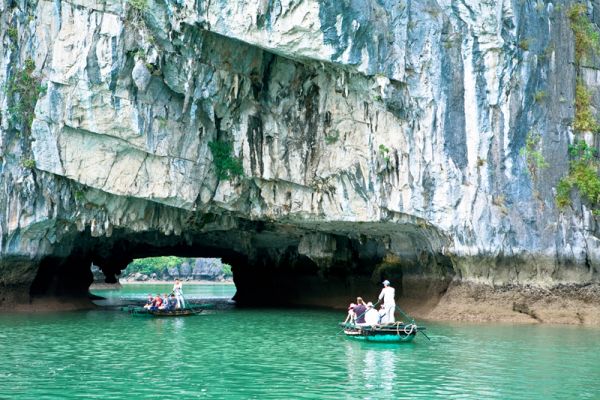  Luon cave attracts many tourists everyday