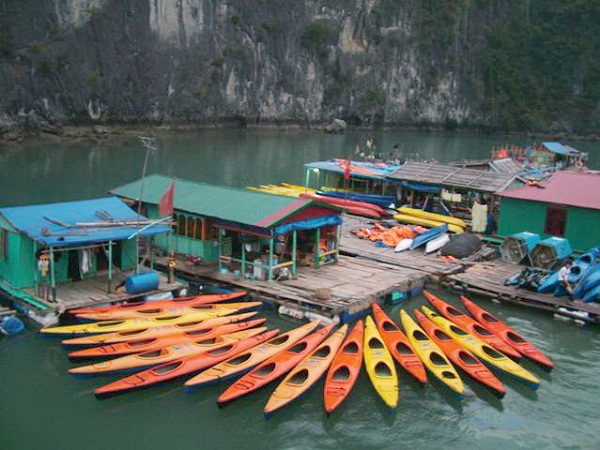 Tourists visit fishing villages when going kayaking