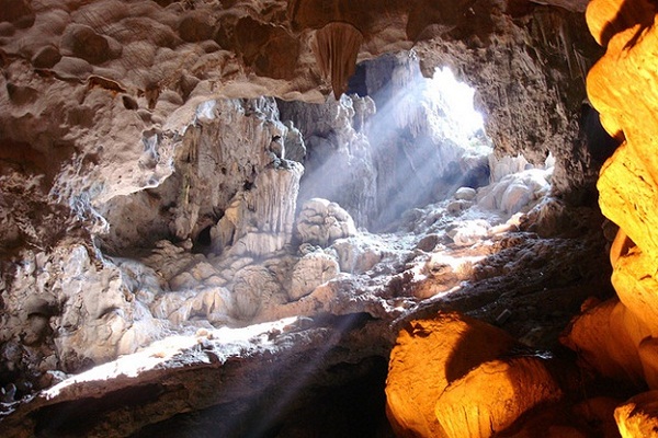 A mysterious, wild beauty of Thien Cung cave