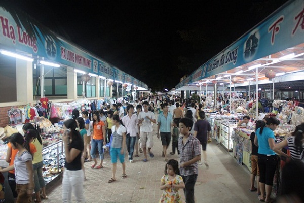 Halong Night Market attracts thousands of tourist to join