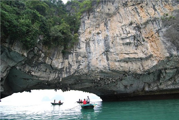  Luon Cave seen from the close lake inside
