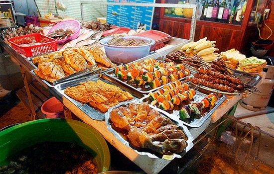  Caidam market is a reasonable selection for buying seafood in Halong