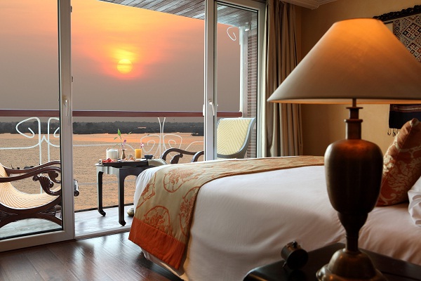 Don’t you want to have a vista like this in Halong from your bed every summer?