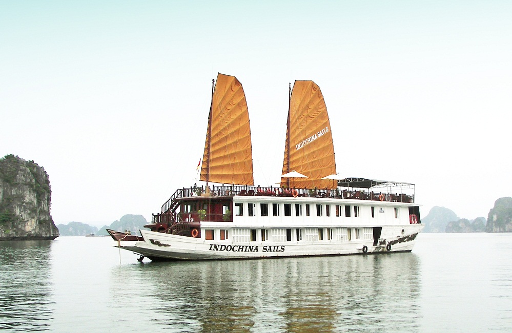  Calm water, friendly crew and vibrant schedule is all perfect for a cruise on Halong bay