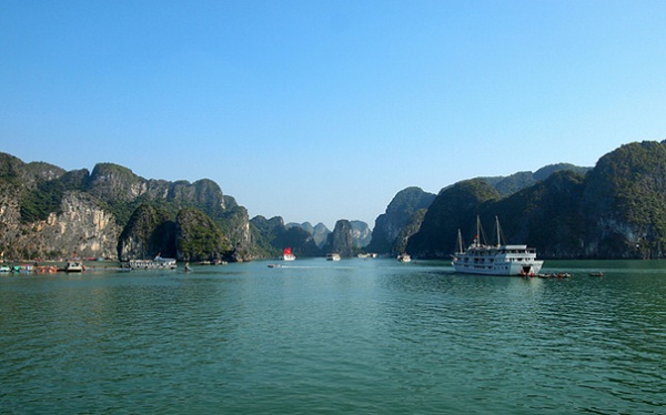  The natural beauty of Halong Bay in a hot summer day