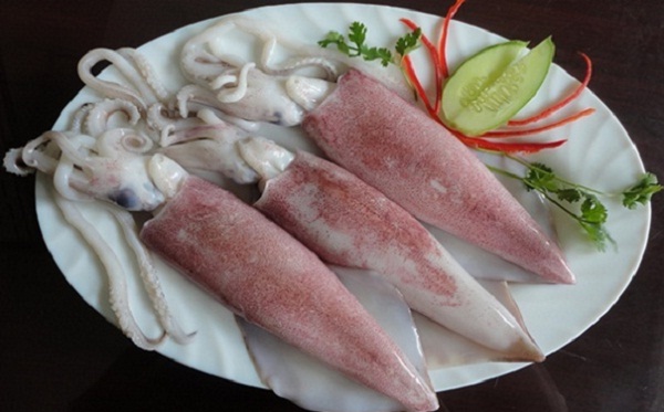 Boiled squid is tourists’ most favorite dish to taste the newly caught squid.
