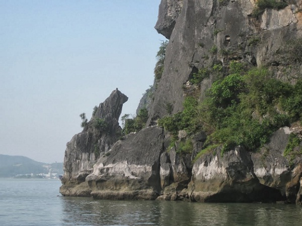  Cho Da Island (Stone Dog Island) – Halong Bay