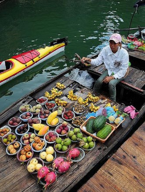 Floating market in Halong Bay