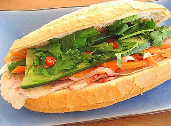 “Banh mi kep thit” (Vietnamese sandwich)