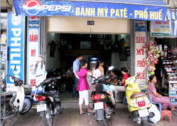 Vietnamese sandwich in Pho Hue street