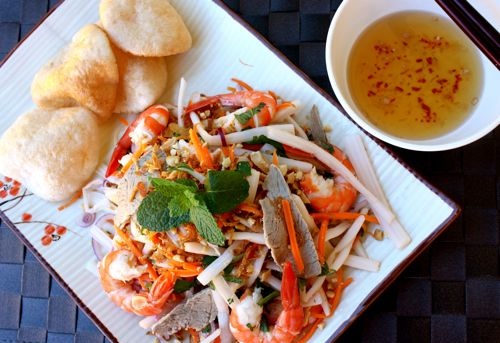 “Goi ngo sen” is served with fish sauce and some shrimp chips