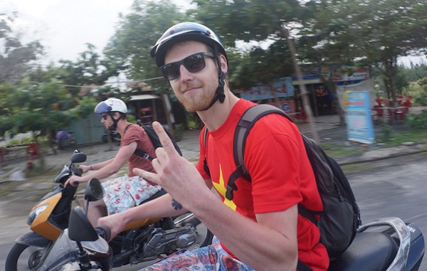 Travel through Vietnam by motorbike