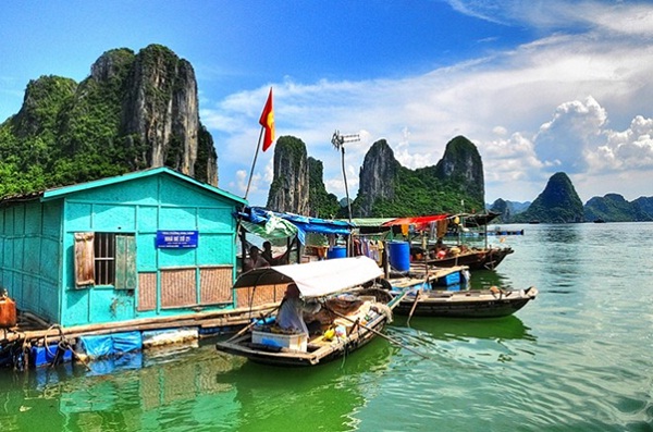 Cua Van is the most popular fishing village in Halong