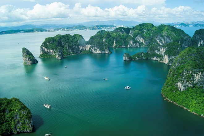 Halong Bay was selected by Hollywood cinematographic to perform fly cam scenes