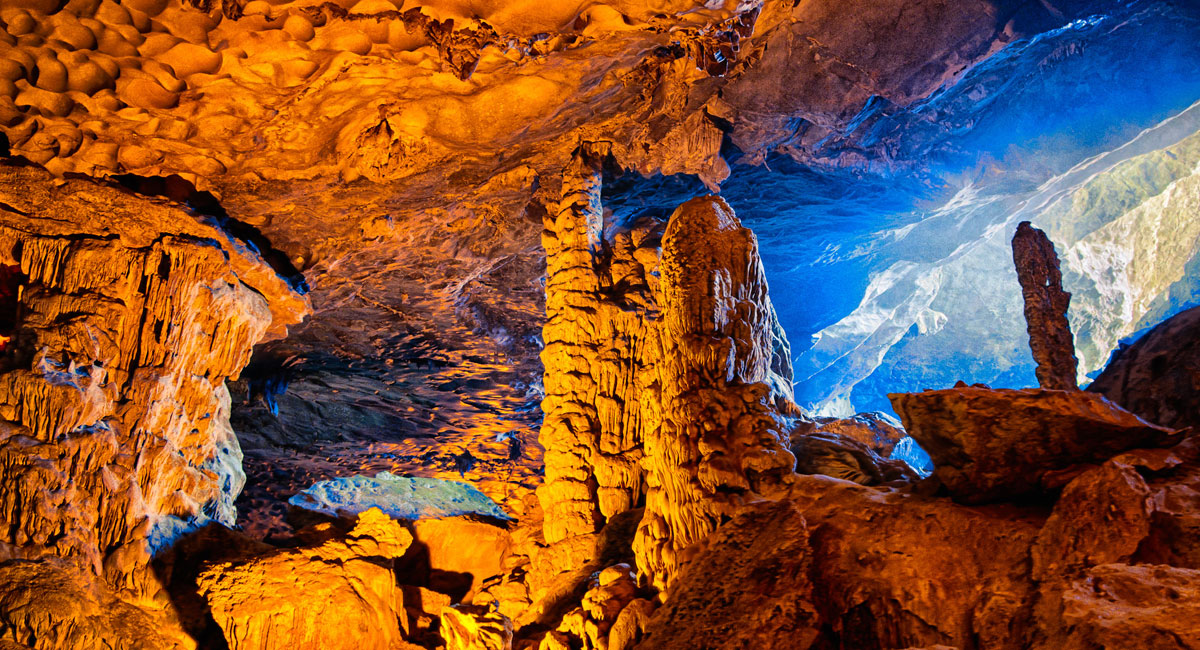 A magnificent beauty of Sung Sot Cave