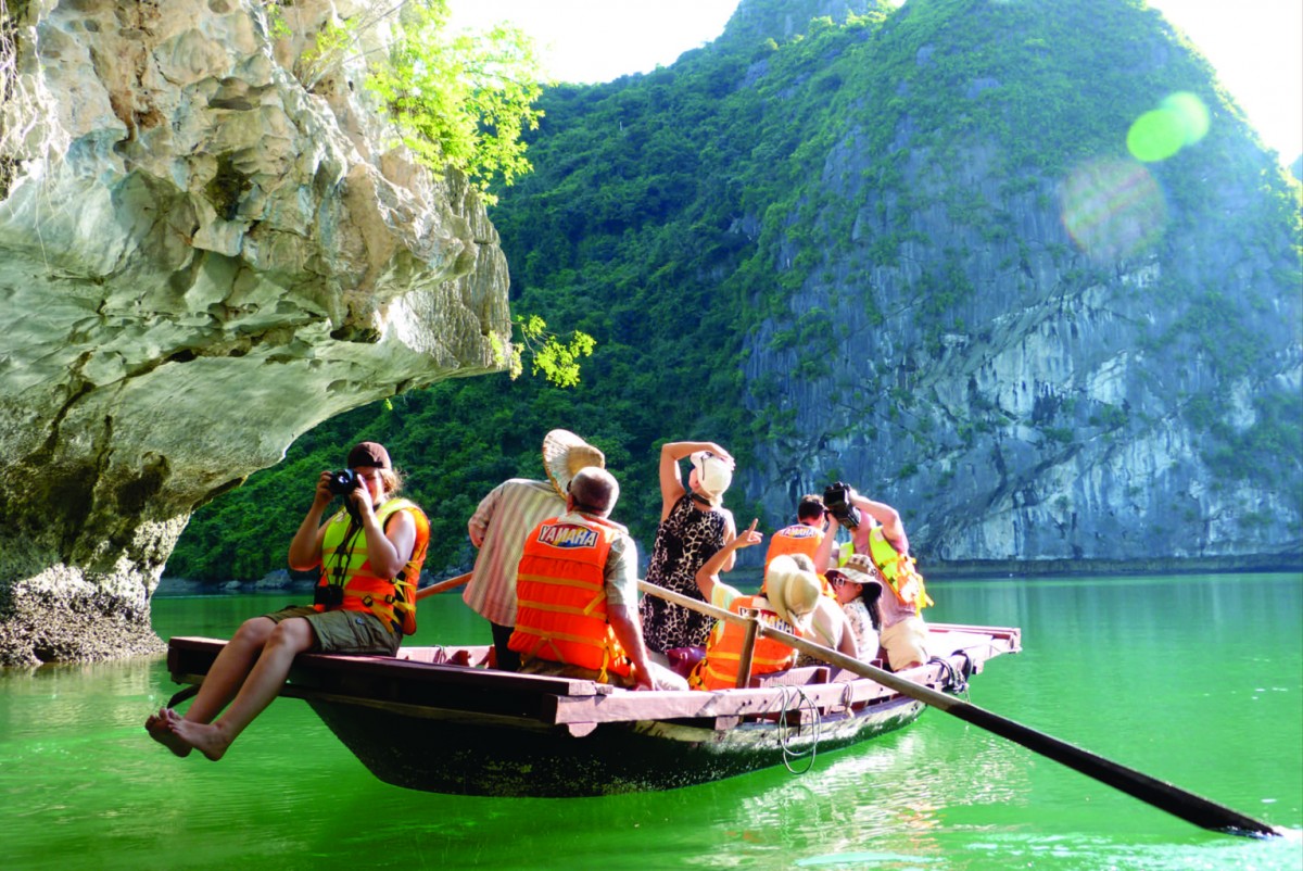 A visit to Cat Ba by boat