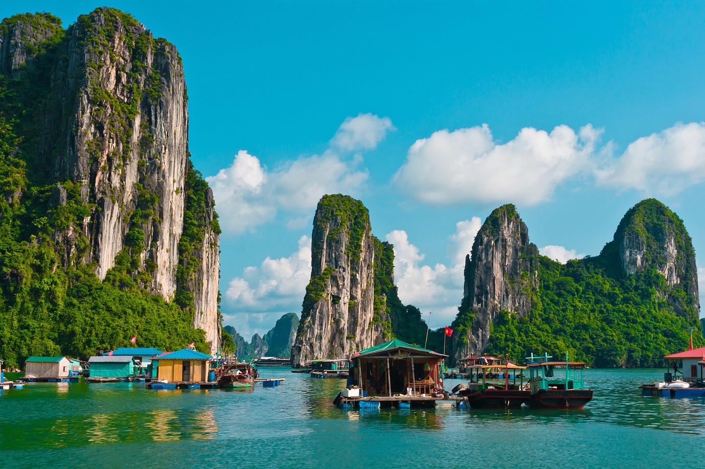 Coming to Halong Bay in winter has got much more attractive than ever