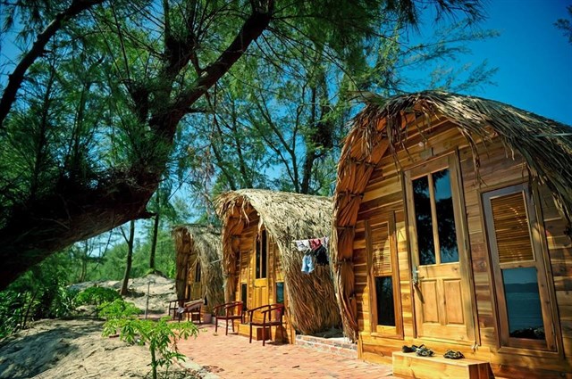 Experience at wooden houses on the beach