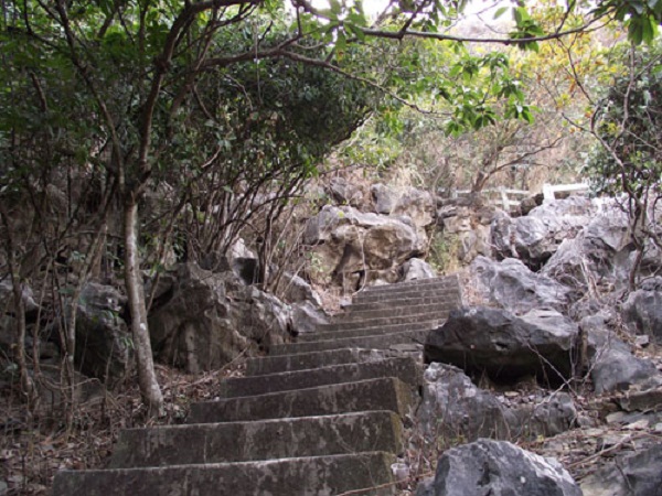 Footpath to Bai Tho (Poem) Mountain 