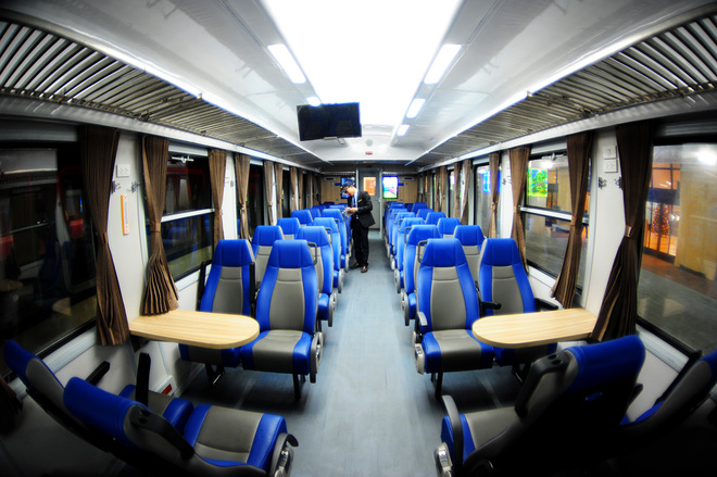 Inside a North-South high quality train 