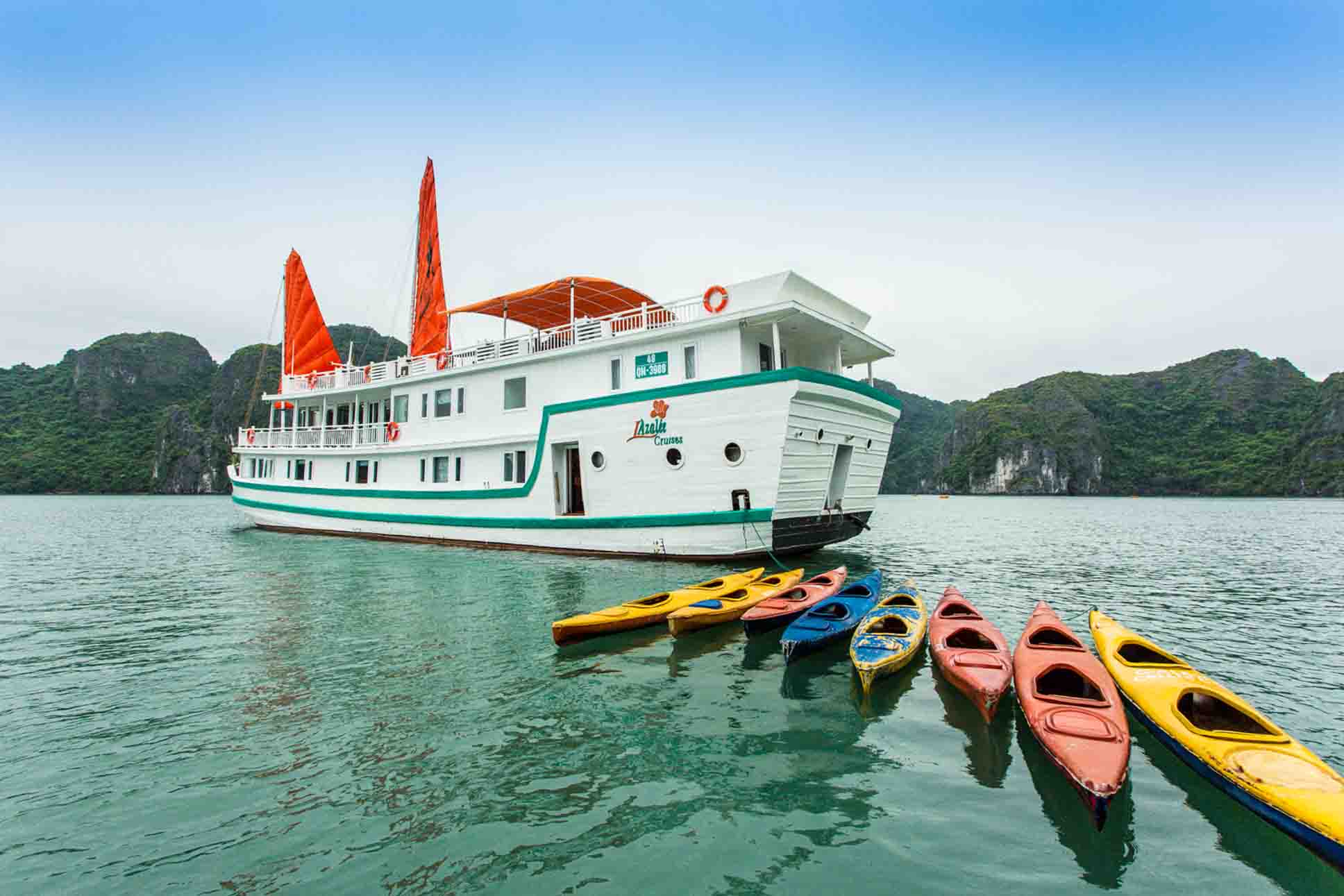 Overnight cruise is the best way to explore Halong Bay