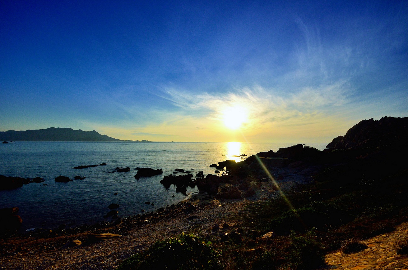 Sunrise in Binh Ba island