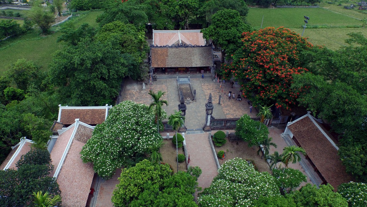 The Temple of Dinh Tien Hoang from above 