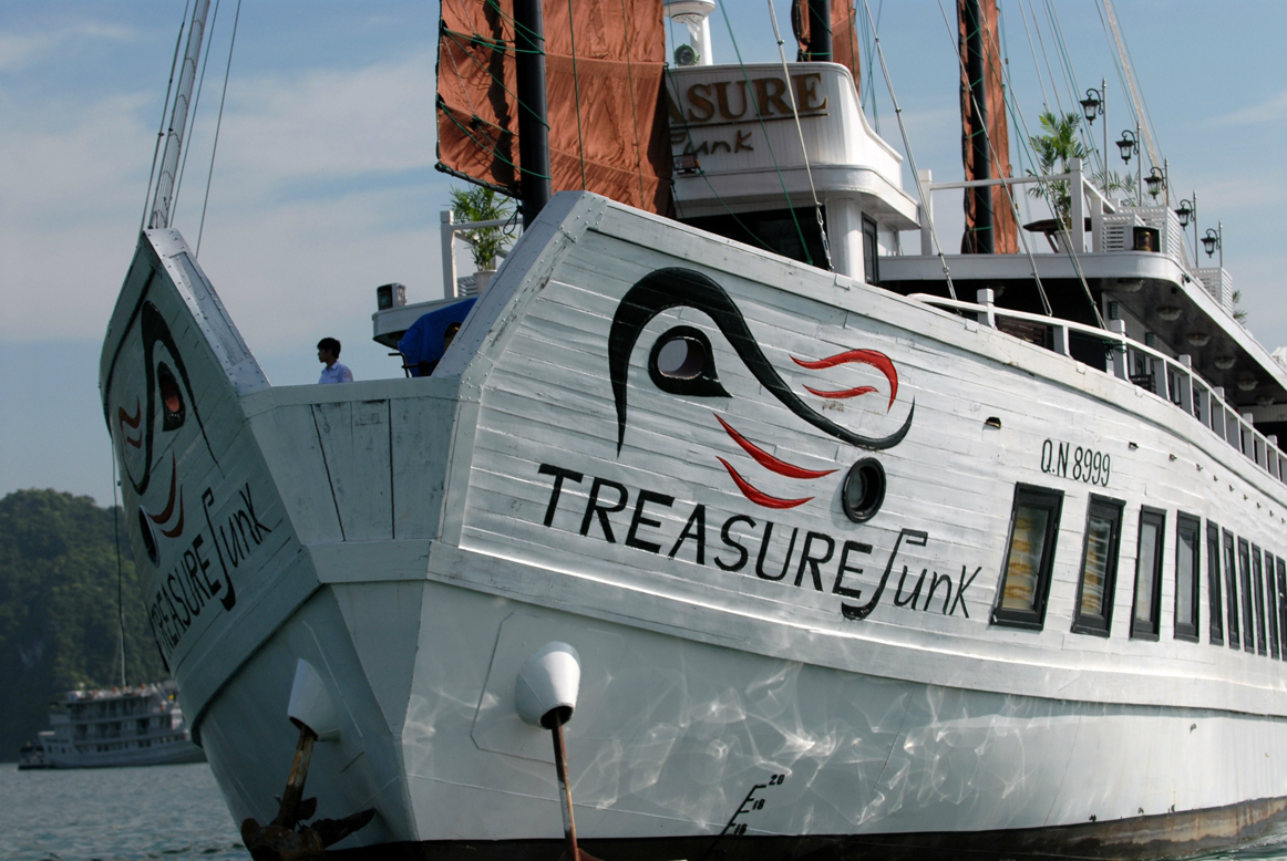 Treasure Junk has an excellent ability to ensure guests’ safety and comfort