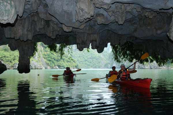  Many experiences you can take away when visiting Luon cave by Kayaks