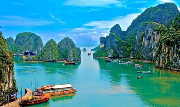 The spectacular and unique beauty of Halong Bay
