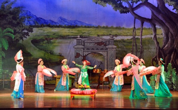 A Cheo performance in Long Tien Pagoda Festival