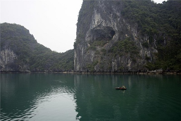 Ba Ham Lake – “The separated world” in Ha Long Bay Halong Junk Cruise