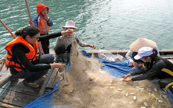 Ba Hang fishing village - a great tourist attraction in Halong