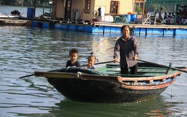 Ba Hang fishing village - a great tourist attraction in Halong