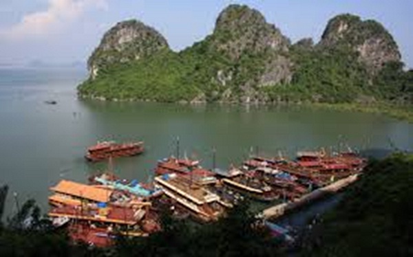 Ba Hang fishing village - a great tourist attraction in Halong