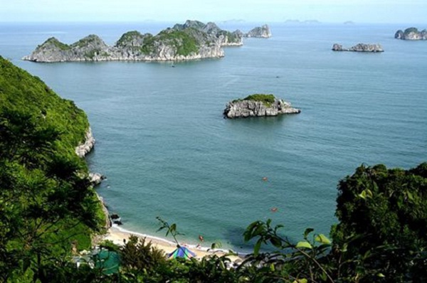 You can take some time to visit Cat Ba – the most famous island there.