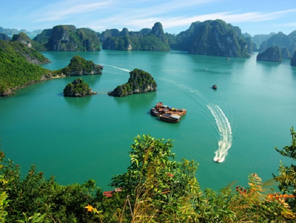 From Hanoi to Halong Bay – Travel Guide