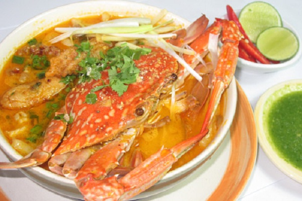 Banh canh with crab