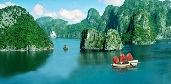Halong Bay’s weather in spring is nice, although a bit humid