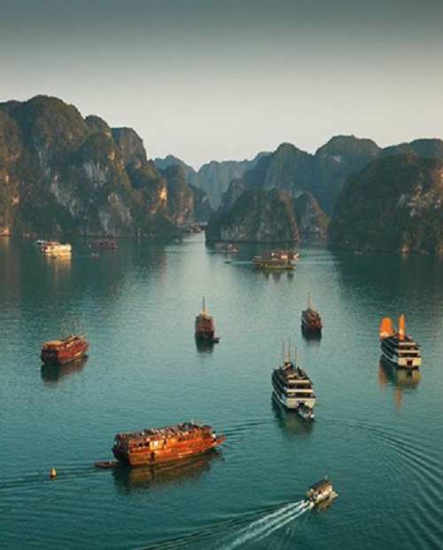  Halong Bay, Vietnam