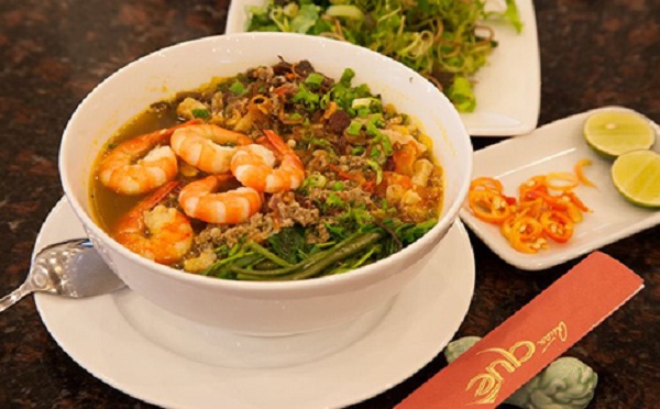 “Banh da cua”: Crab noodles soup in Haiphong