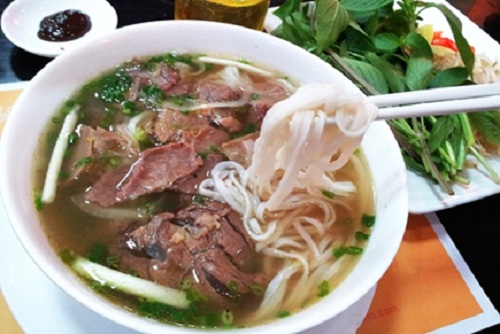 Pho : noodles, beef, some onions point using with beef soup