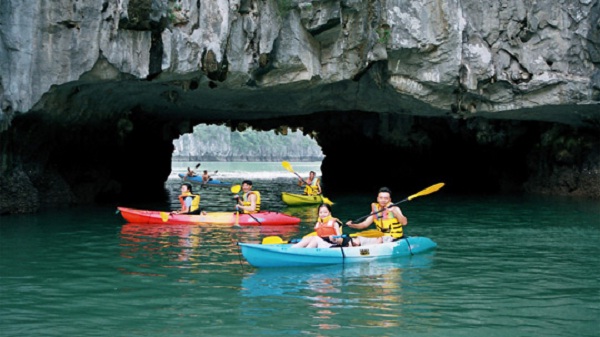 Halong Bay boat cruise