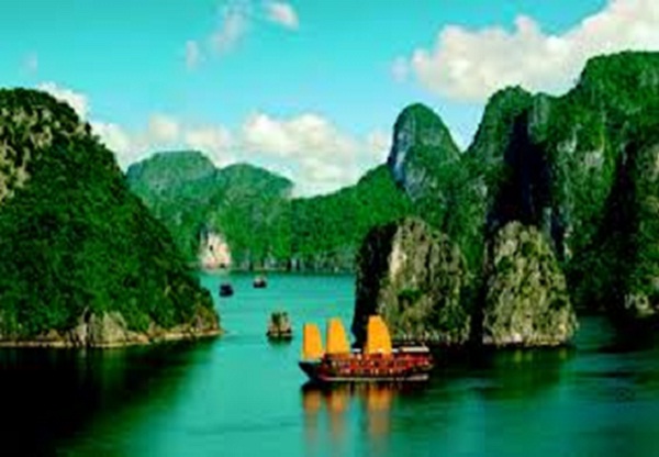 How to travel from Hanoi to Halong Bay