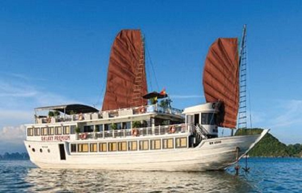 Traveling to Halong Bay by cruises