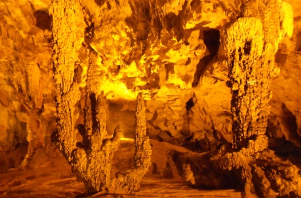 Nguom Ngao cave
