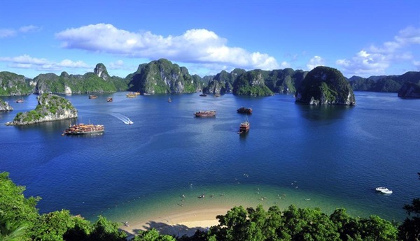 The magnificent beauty of Halong Bay