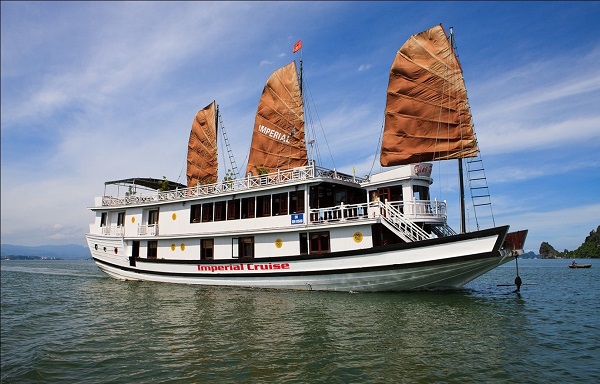 Experience Halong Bay Cruise