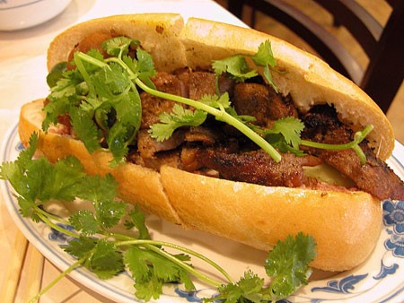 Banh mi thit xien nuong